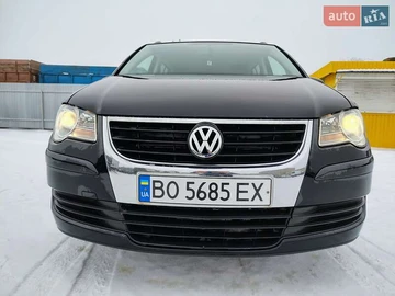 Авто Volkswagen Touran 2010 № 8430537