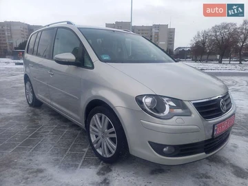 Авто Volkswagen Touran 2010 № 8432610