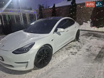 Авто Tesla Model 3 2019 № 8433037