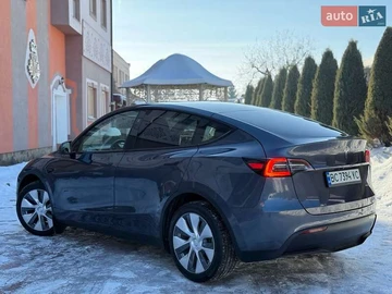 Авто Tesla Model Y 2023 № 8433088