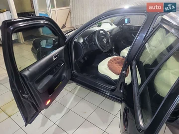 Авто Volkswagen Golf 2000 № 8438788