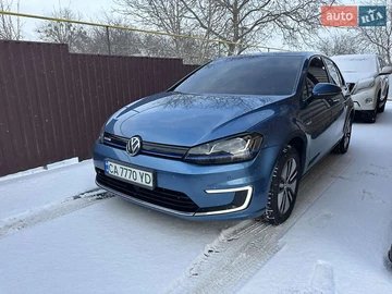 Авто Volkswagen E-Golf 2015 № 8438951