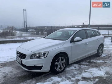 Авто Volvo V60 2016 № 8439047