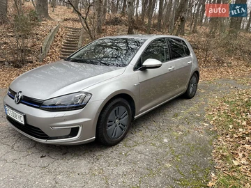 Авто Volkswagen E-Golf 2015 № 8440339