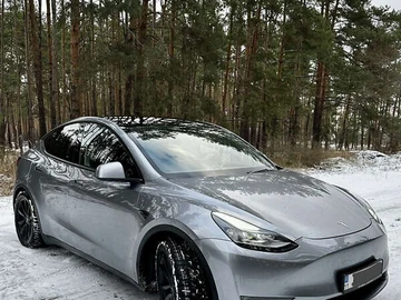 Авто Tesla Model Y 2023 № 8441235