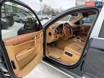 Авто Porsche Cayenne 2006 № 8442042