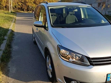 Авто Volkswagen Touran 2011 № 8444134