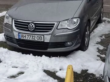 Авто Volkswagen Touran 2009 № 8444476