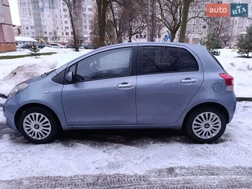 Авто Toyota Yaris 2012 № 8445048