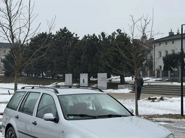Авто Volkswagen Golf 2000 № 8450618