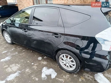 Авто Toyota Prius V 2012 № 8450824