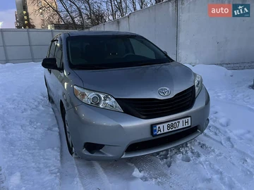 Авто Toyota Sienna 2010 № 8452939