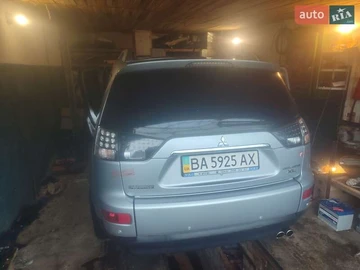 Авто Mitsubishi Outlander Xl 2009 № 8455057
