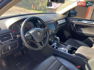 Авто Volkswagen Touareg 2016 № 8461145