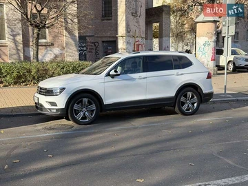 Авто Volkswagen Tiguan 2017 № 8470951