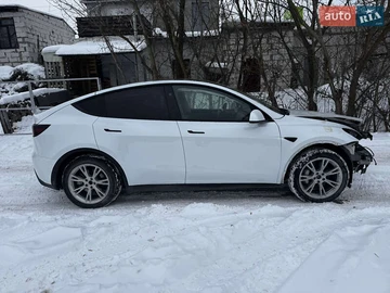 Авто Tesla Model Y 2023 № 8476363