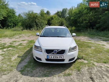 Авто Volvo V50 2010 № 8478299