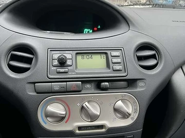 Авто Toyota Yaris 2004 № 8482000
