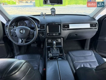 Авто Volkswagen Touareg 2012 № 8483508