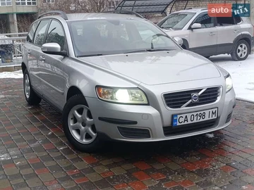 Авто Volvo V50 2008 № 8487393