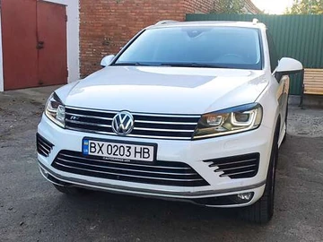 Авто Volkswagen Touareg 2015 № 8489093