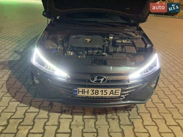Авто Hyundai Elantra 2019 № 8489401