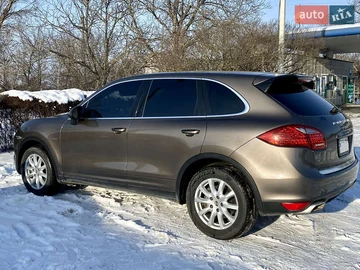 Авто Porsche Cayenne 2012 № 8489631