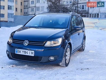 Авто Volkswagen Touran 2010 № 8497408