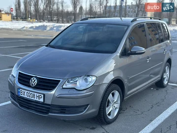 Авто Volkswagen Touran 2010 № 8499602