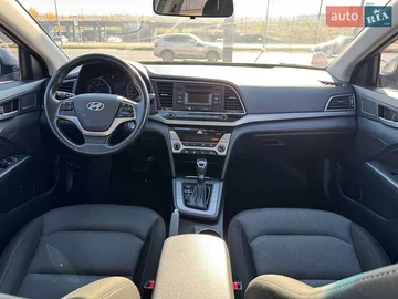 Авто Hyundai Elantra 2018 № 8513208