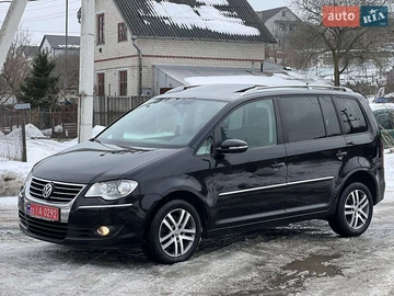 Авто Volkswagen Touran 2010 № 8520170