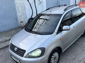 Авто Toyota Avensis Verso 2002 № 8522489