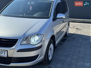 Авто Volkswagen Touran 2008 № 8522640