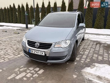Авто Volkswagen Touran 2008 № 8526473