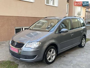 Авто Volkswagen Touran 2010 № 8527565