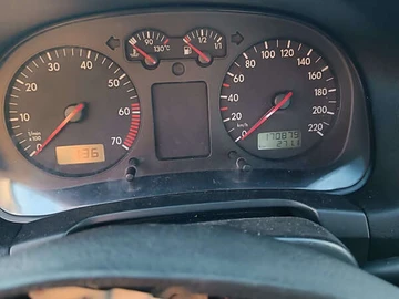 Авто Volkswagen Golf 2001 № 8528103
