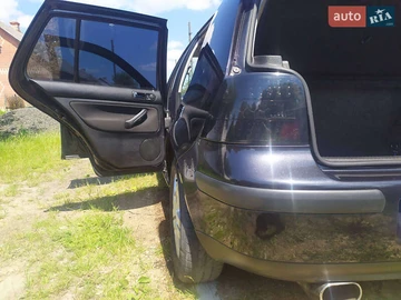 Авто Volkswagen Golf 2001 № 8529945