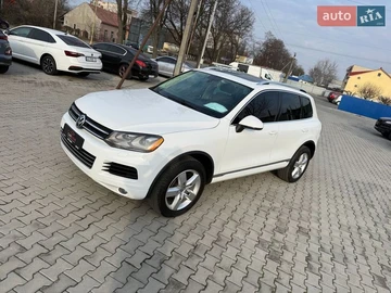 Авто Volkswagen Touareg 2014 № 8531777