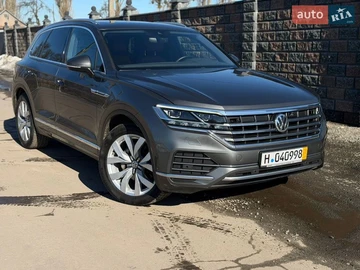 Авто Volkswagen Touareg 2019 № 8541329
