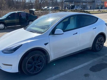 Авто Tesla Model Y 2023 № 8549117