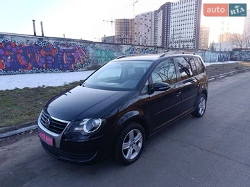 Авто Volkswagen Touran 2010 № 8555076