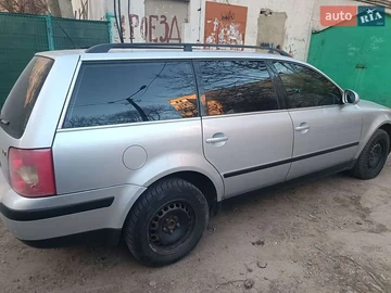 Авто Volkswagen Passat 2004 № 8558101