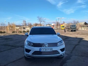 Авто Volkswagen Touareg 2015 № 8562347
