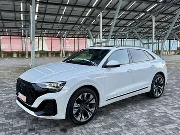 Авто Audi Q8 2021 № 8562449