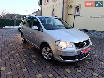 Авто Volkswagen Touran 2009 № 8569057