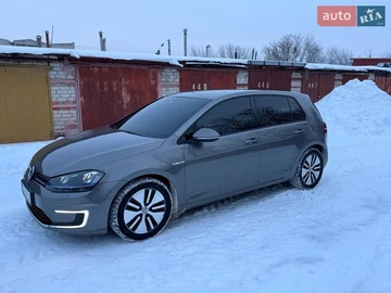 Авто Volkswagen E-Golf 2015 № 8572086