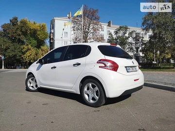 Авто Peugeot 208 2013 № 8573672