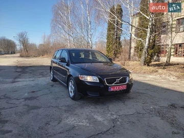 Авто Volvo V50 2010 № 8576456