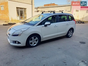 Авто Peugeot 5008 2012 № 8577468