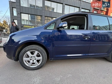 Авто Volkswagen Touran 2006 № 8580099